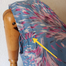 Charger l'image dans la galerie, 1950s - Stunning Pastel Colors Cold Rayon Dress - W28 (71cm)