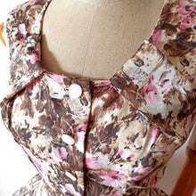 Cargar imagen en el visor de la galería, 1950s - Gorgeous Floral Satin Dress - W26 (66cm)