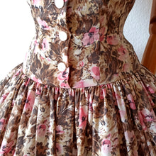 Cargar imagen en el visor de la galería, 1950s - Gorgeous Floral Satin Dress - W26 (66cm)
