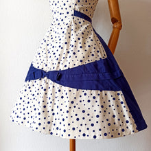 Charger l'image dans la galerie, 1950s - IRENE, Rome - Exquisite Blue Dots Cotton Dress - W26 (66cm)