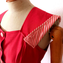 Charger l'image dans la galerie, 1940s 1950s - Gorgeous French Red Stripes Gab Rayon Dress - W30 (76cm)