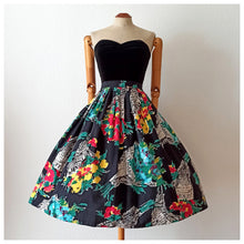 Charger l'image dans la galerie, 1950s - Stunning Parisien Newspaper Bouquet Novelty Skirt - W28 (72cm)