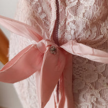 Charger l'image dans la galerie, 1950s 1960s - Elegant Antique Pink Lace Dress - W29 (74cm)