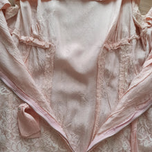 Charger l'image dans la galerie, 1950s 1960s - Elegant Antique Pink Lace Dress - W29 (74cm)