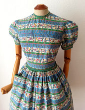 Charger l'image dans la galerie, 1940s 1950s - GASSMANN, Switzerland - Adorable Cotton Dress - W27 (68cm)