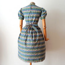 Charger l'image dans la galerie, 1940s 1950s - GASSMANN, Switzerland - Adorable Cotton Dress - W27 (68cm)
