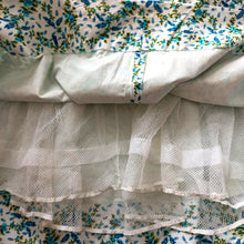 Charger l'image dans la galerie, 1950s - Exquisite French Couture Floral Cotton Dress - W26 (66cm)