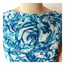 Charger l'image dans la galerie, 1950s - GALERIES LAFAYETTE, Paris - Stunning Abstract Roseprint Dress - W28 (72cm)