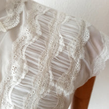 Charger l'image dans la galerie, 1950s - Lovely White Nylon Blouse - W34 (86cm)