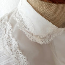 Charger l'image dans la galerie, 1950s - Lovely White Nylon Blouse - W34 (86cm)
