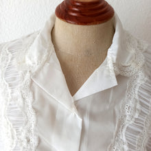 Charger l'image dans la galerie, 1950s - Lovely White Nylon Blouse - W34 (86cm)