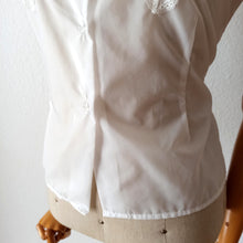 Charger l'image dans la galerie, 1950s - Lovely White Nylon Blouse - W34 (86cm)