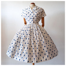 Charger l'image dans la galerie, 1950s - Iconic French Polkadots Dress - W26 (66cm)