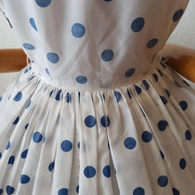 Charger l'image dans la galerie, 1950s - Iconic French Polkadots Dress - W26 (66cm)