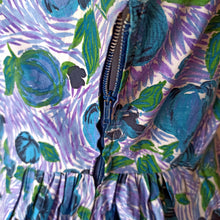 Charger l'image dans la galerie, 1950s - LIONYL, Paris - Stunning Purple Fruits Roses Dress - W34 (86cm)