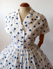 Charger l'image dans la galerie, 1950s - Iconic French Polkadots Dress - W26 (66cm)