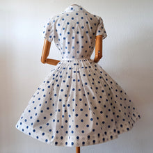 Charger l'image dans la galerie, 1950s - Iconic French Polkadots Dress - W26 (66cm)