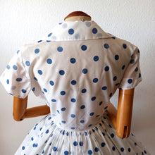 Charger l'image dans la galerie, 1950s - Iconic French Polkadots Dress - W26 (66cm)