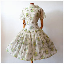 Charger l'image dans la galerie, 1950s - Exquisite Hummingbirds Roseprint Dress - W30 (76cm)