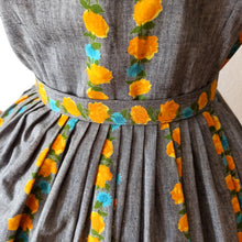 Charger l'image dans la galerie, 1950s - COUTURE MILOU, Belgium - Outstanding Roseprint Dress - W27/28 (68.5/72cm)