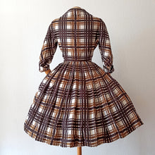 Charger l'image dans la galerie, 1950s - Stunning Parisien Plaid Satin Dress - W27 (68.5cm)