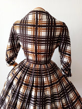 Charger l'image dans la galerie, 1950s - Stunning Parisien Plaid Satin Dress - W27 (68.5cm)