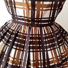 Charger l'image dans la galerie, 1950s - Stunning Parisien Plaid Satin Dress - W27 (68.5cm)