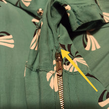 Cargar imagen en el visor de la galería, 1940s - Glorious Teal Rayon Bows Print Dress - W26 (66cm)