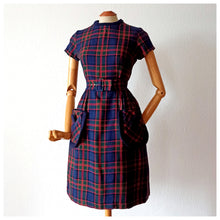 Carica l'immagine nel visualizzatore di Gallery, 1950s 1960s - MA ROBE, France - Ultrgorgeous Flannel Tartan Dress - W27 (68cm)