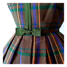 Charger l'image dans la galerie, 1950s 1960s - Adorable Greenish Brown Plaid Dress - W25 (64cm)