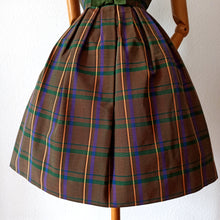 Charger l'image dans la galerie, 1950s 1960s - Adorable Greenish Brown Plaid Dress - W25 (64cm)