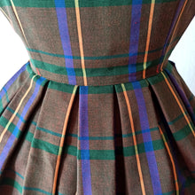 Charger l'image dans la galerie, 1950s 1960s - Adorable Greenish Brown Plaid Dress - W25 (64cm)