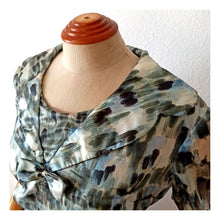 Charger l'image dans la galerie, 1950s - Stunning Abstract Satin Dress - W30 (76cm)