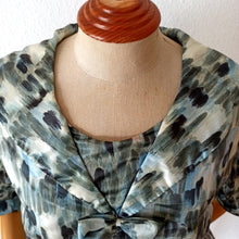 Charger l'image dans la galerie, 1950s - Stunning Abstract Satin Dress - W30 (76cm)