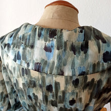 Charger l'image dans la galerie, 1950s - Stunning Abstract Satin Dress - W30 (76cm)