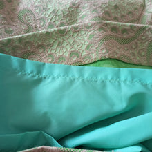 Laden Sie das Bild in den Galerie-Viewer, 1960s - Superb Apple Green Glitter Sparkles Dress - W35 (89cm)