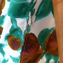 Charger l'image dans la galerie, 1960s - Gorgeous Brown Roseprint Cotton Dress - W32 (82cm)