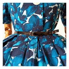 Charger l'image dans la galerie, 1950s - Stunning Abstract Blend Cotton Dress - W26 (66cm)
