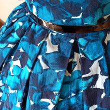 Charger l'image dans la galerie, 1950s - Stunning Abstract Blend Cotton Dress - W26 (66cm)