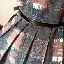 Charger l'image dans la galerie, 1950s - ILLUM, France - Gorgeous Brown Plaid Cotton Dress - W26 (66cm)
