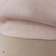 Laden Sie das Bild in den Galerie-Viewer, 1950s - BLAIRMOORE, USA - Darling Antique Pink Beaded Wool Cardigan