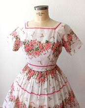 Charger l'image dans la galerie, 1950s - Adorable Smoked Cotton Floral Dress - W31 (80cm)
