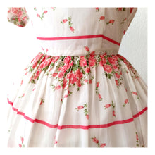 Charger l'image dans la galerie, 1950s - Adorable Smoked Cotton Floral Dress - W31 (80cm)