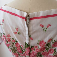 Charger l'image dans la galerie, 1950s - Adorable Smoked Cotton Floral Dress - W31 (80cm)