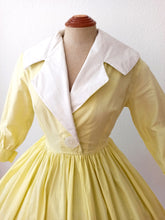 Charger l'image dans la galerie, 1950s - Exquisite Yellow Pale Cotton Dress - W29 (74cm)