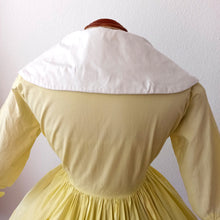 Charger l'image dans la galerie, 1950s - Exquisite Yellow Pale Cotton Dress - W29 (74cm)