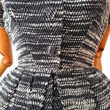 Charger l'image dans la galerie, 1950s - Gorgeous Elegant Black & White Dress - W26 (66cm)