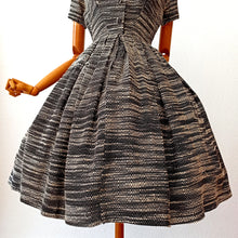 Charger l'image dans la galerie, 1950s - Gorgeous Elegant Black & White Dress - W26 (66cm)