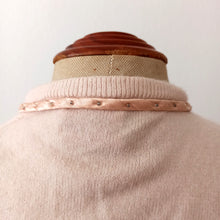 Laden Sie das Bild in den Galerie-Viewer, 1950s - BLAIRMOORE, USA - Darling Antique Pink Beaded Wool Cardigan
