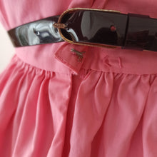 Charger l'image dans la galerie, 1950s - PRINTEMPS, Paris - Adorable Deadstock Pink Cotton Dress - W26 (66cm)